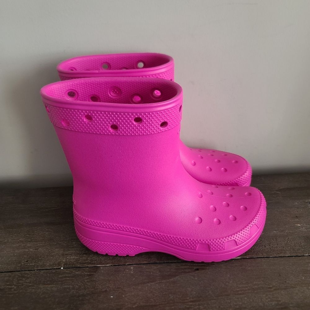 CROCS Unisex Adult Classic Rain Boots in Pink Mens size 4 / Women's Size 6 NEW